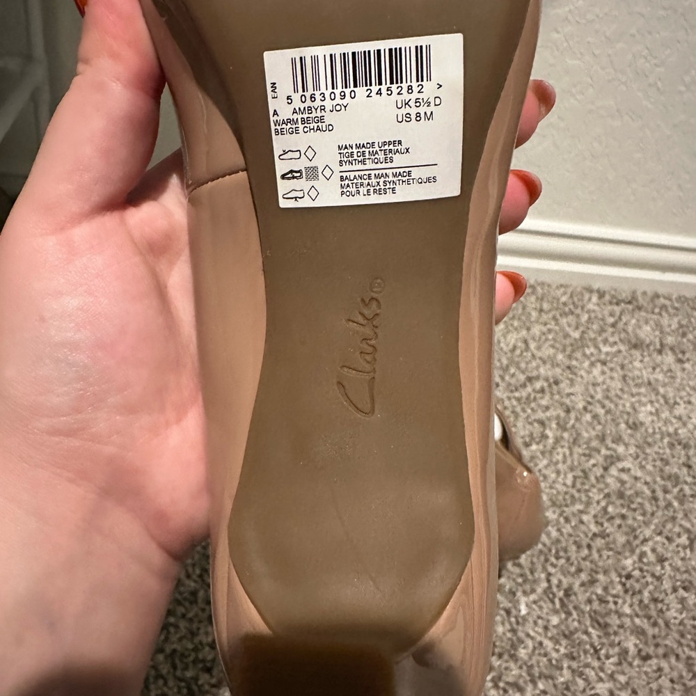 NWT Clarks size 8 Women's Patent Leather Heels in Nude - Picture 3 of 7